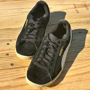 Puma Black Suede Women’s Sneakers sz 7.5